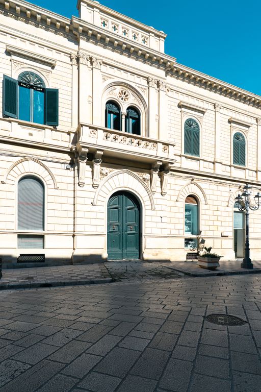 Property photo 2 of 62