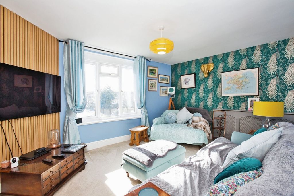 Property photo 2 of 19