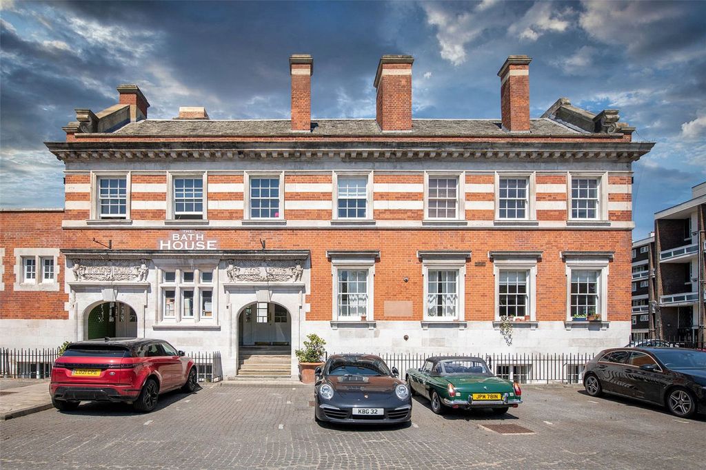 Property photo 1 of 9 Bath House, E2