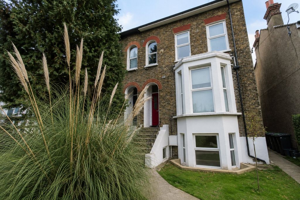 Property photo 1 of 8 Exterior