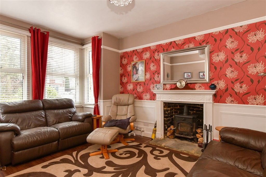 Property photo 3 of 13 Lounge