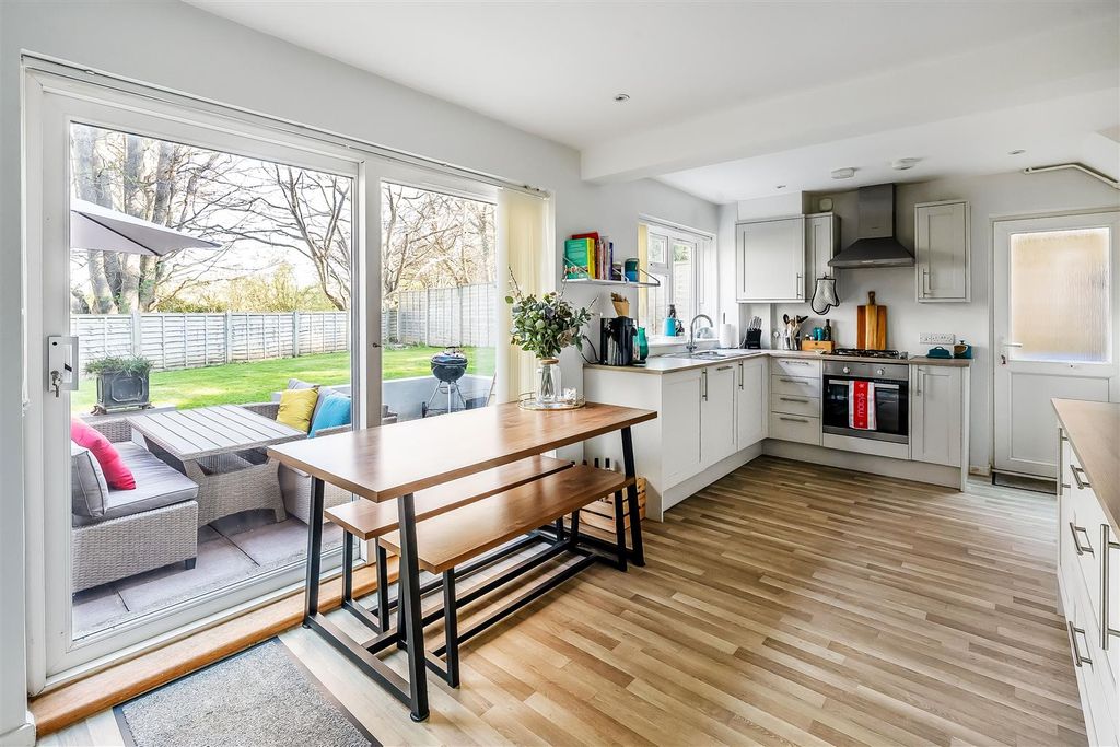 Property photo 3 of 13 35-Dale-View-13.Jpg