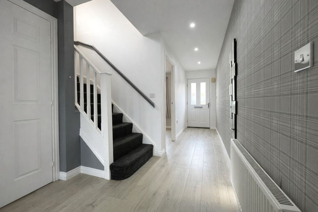 Property photo 2 of 30