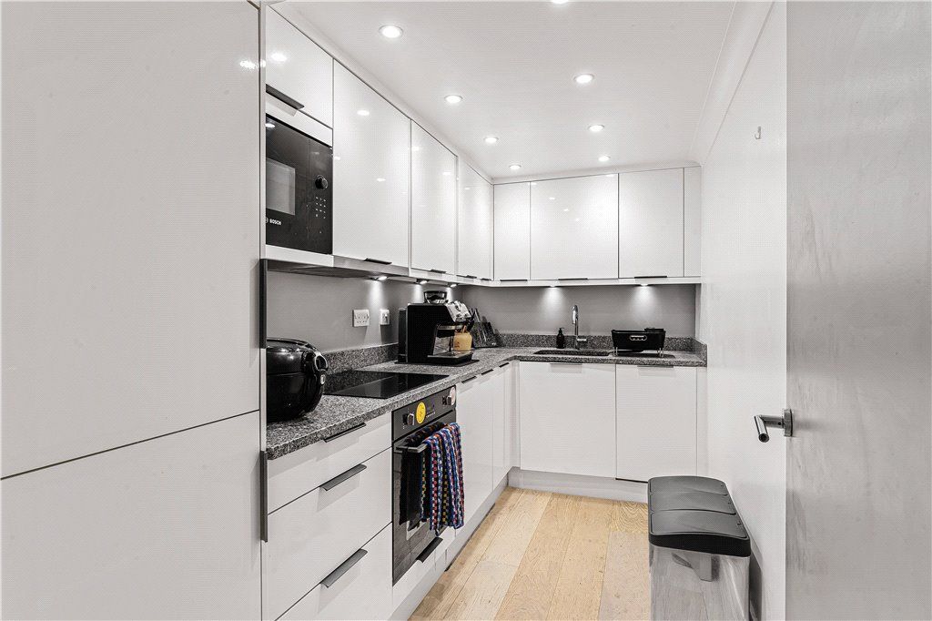 Property photo 3 of 7 Kitchen