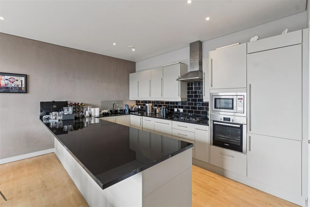 Property photo 3 of 12 For Sale - Chiswick Green Studios, W4