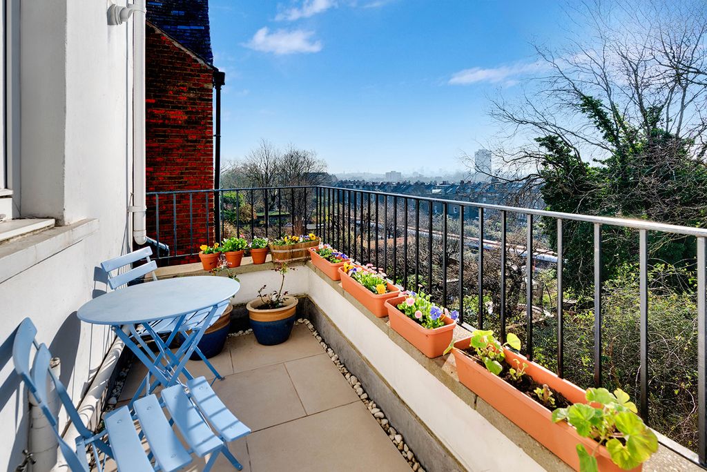 Property photo 3 of 8