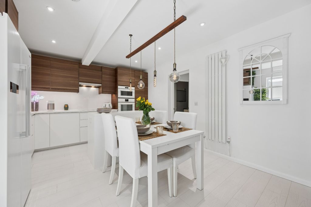 Property photo 2 of 25 5180472