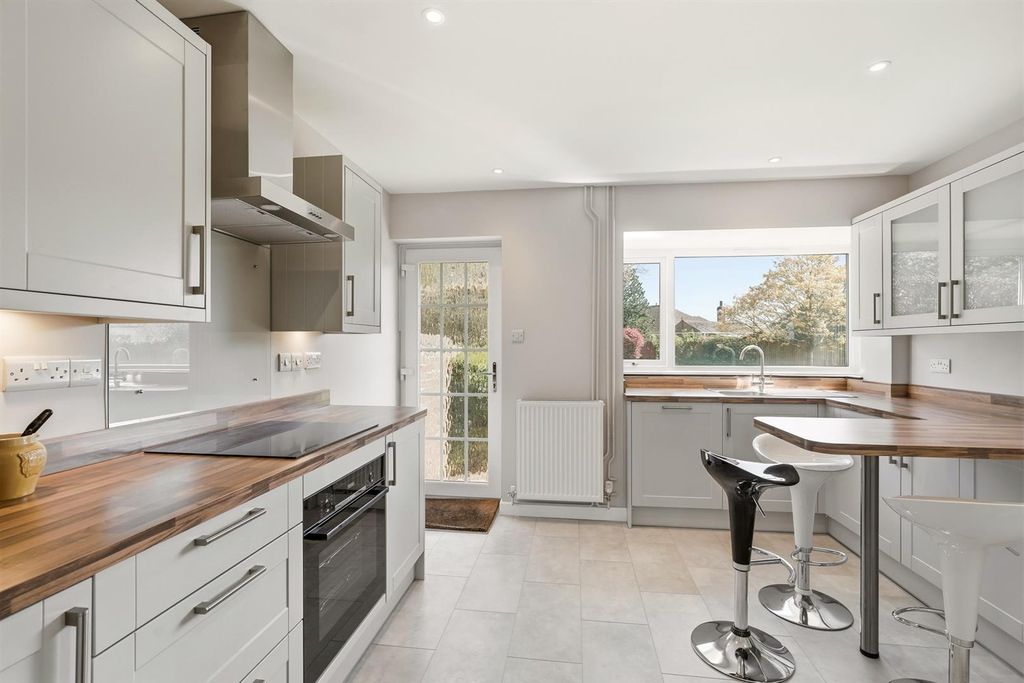 Property photo 3 of 30 3-Westgateclose-018.Jpg