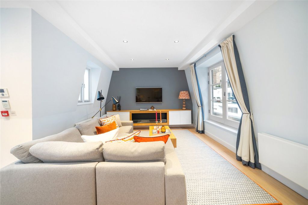 Property photo 3 of 13 Reception Room