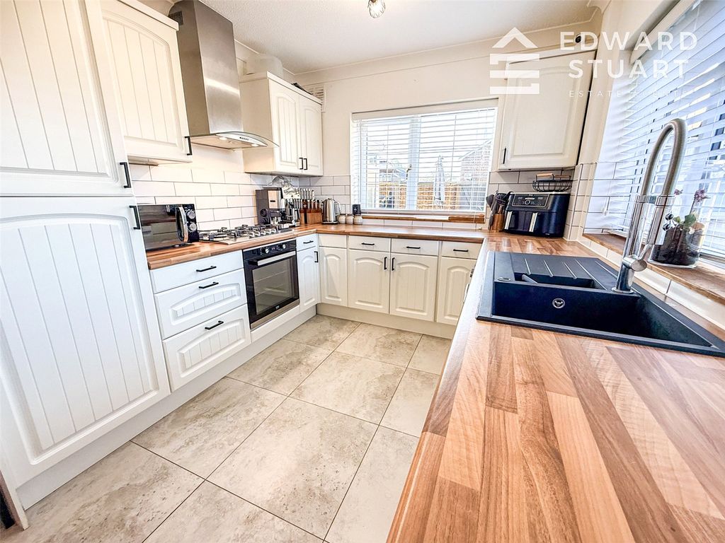 Property photo 2 of 19 Picture No. 14