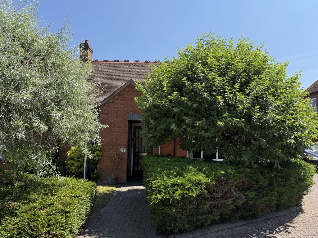 Property photo 1 of 13 2 Bedroom Bungalow For Sale