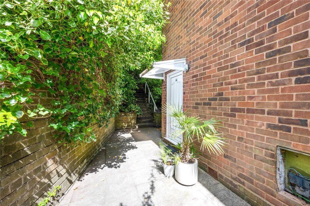 Property photo 2 of 9 Picture No. 11