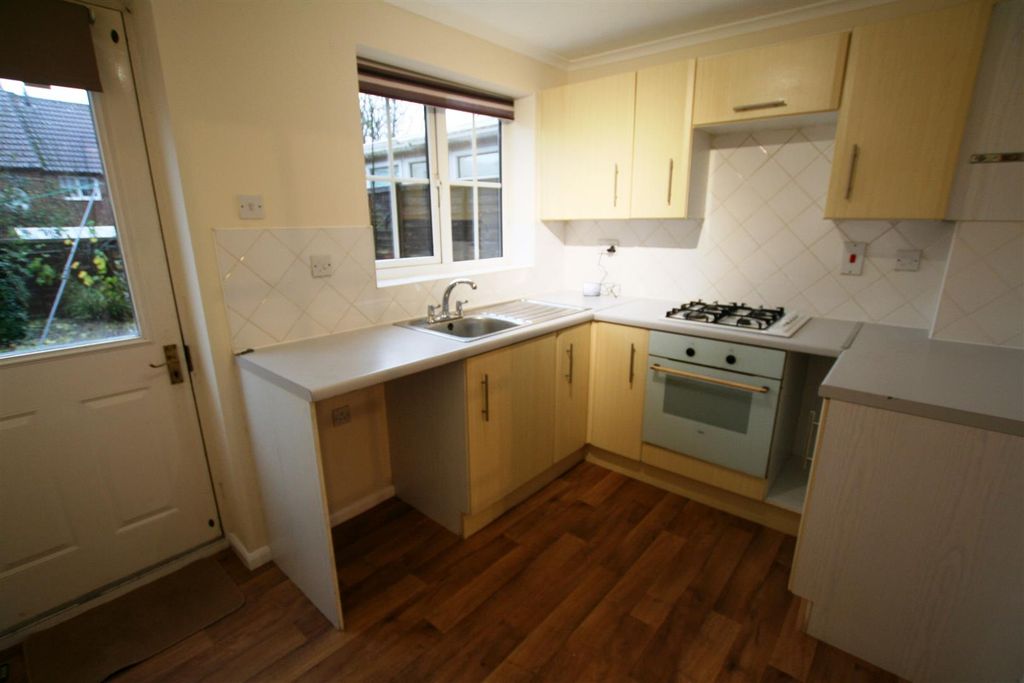 Property photo 3 of 5 Pippenfield,38Kitchen.Jpg