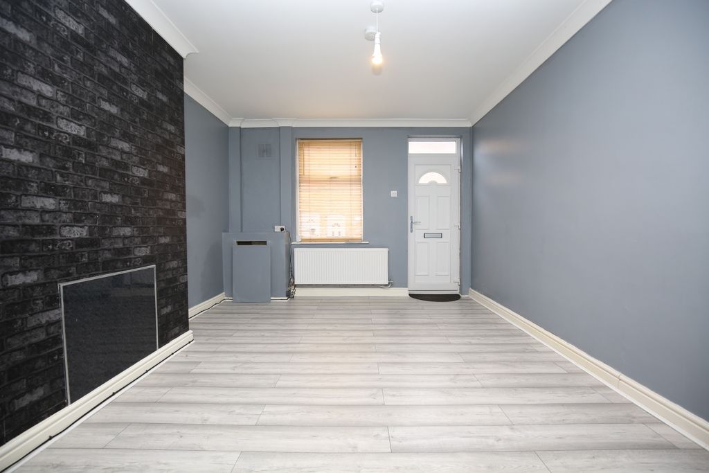 Property photo 3 of 12 4X8A7247