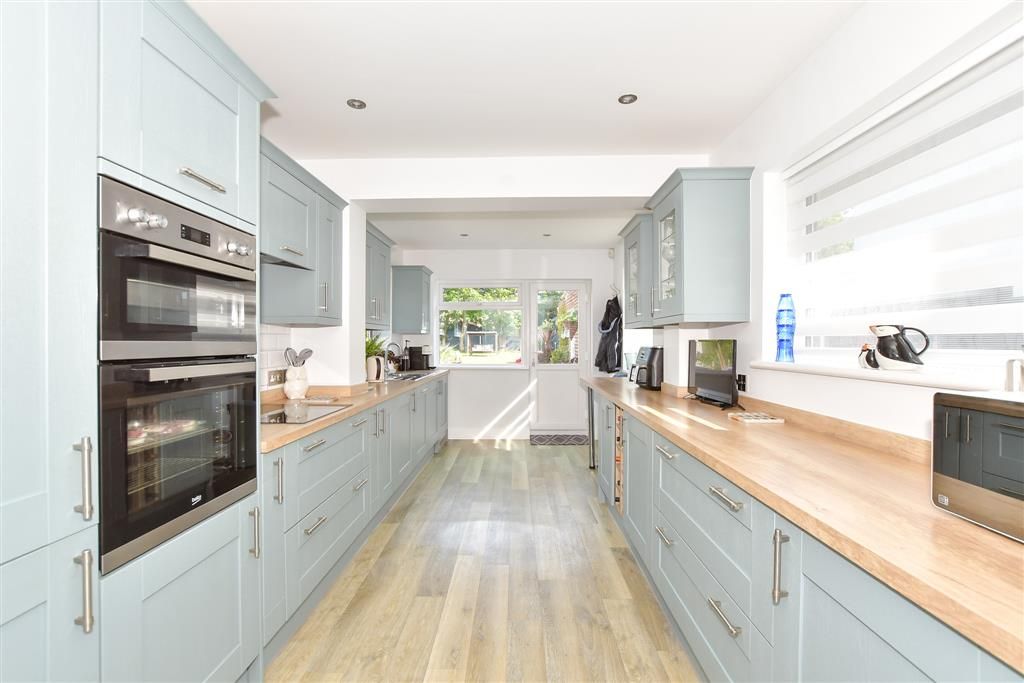 Property photo 1 of 18 Kitchen