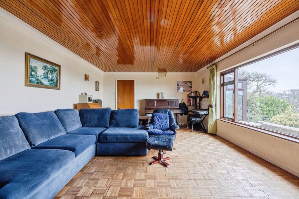 Property photo 3 of 17 Pbox-Img.Jpg