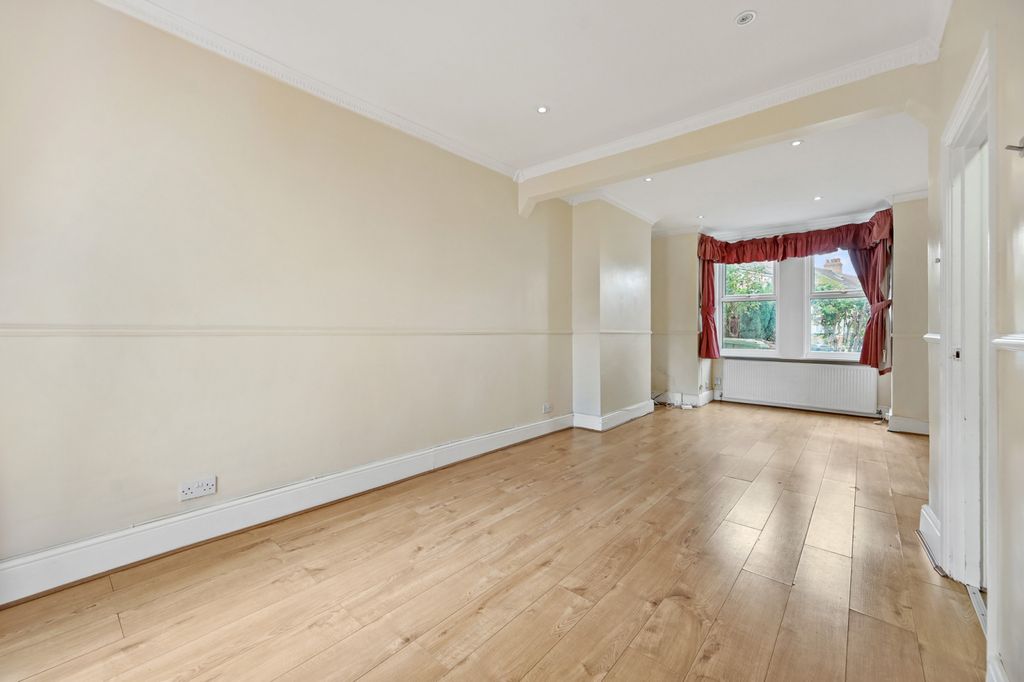 Property photo 2 of 11 Gallery