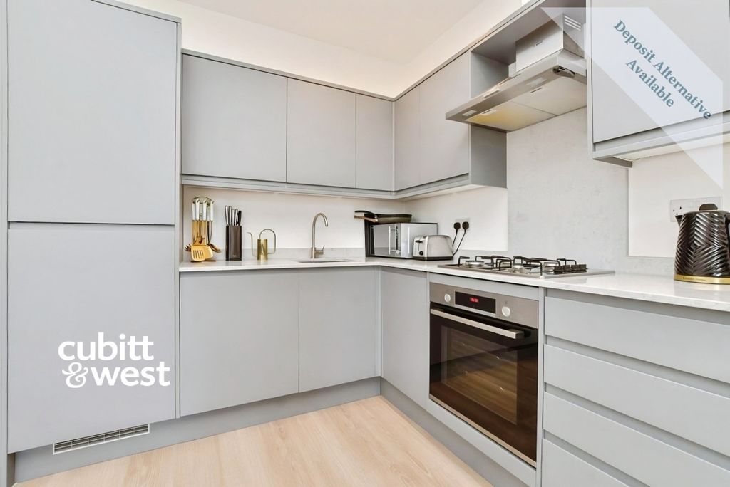 Property photo 3 of 10 Kitchen