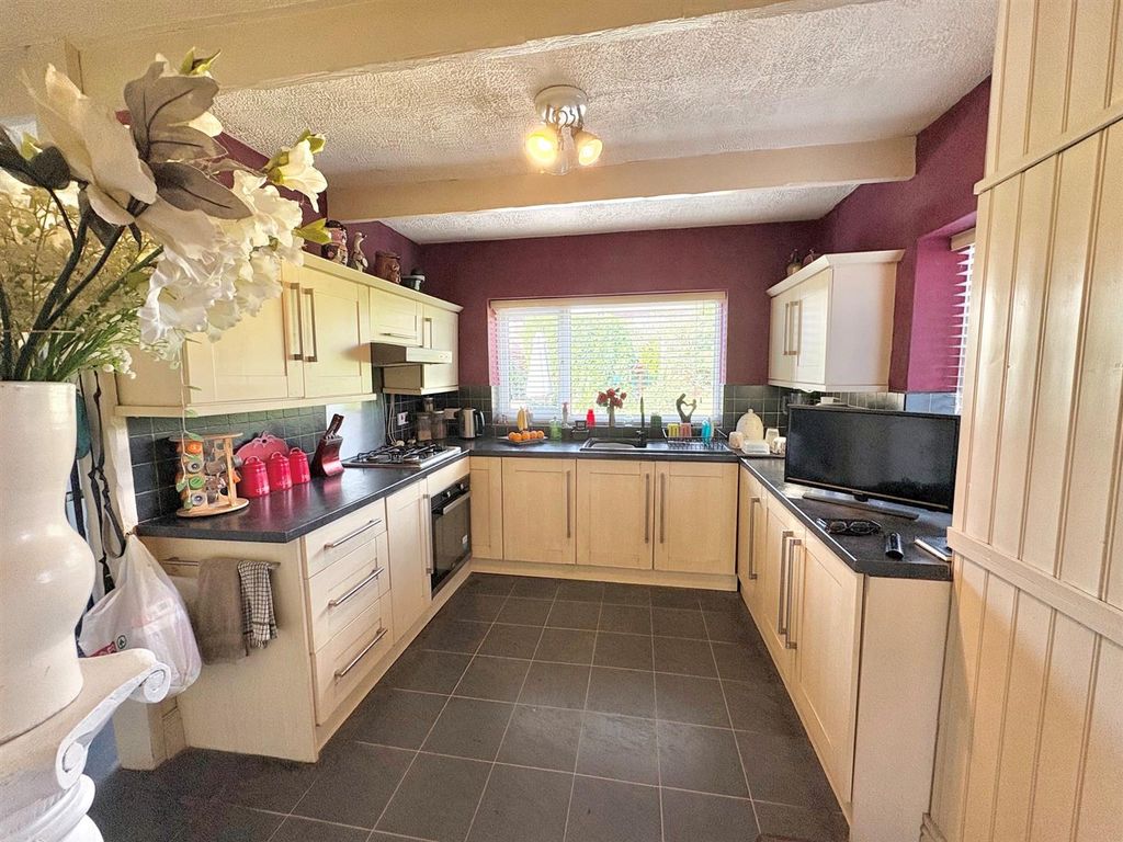 Property photo 3 of 15 Kitchen.Jpg