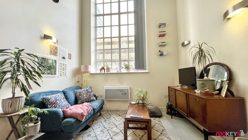 Property photo 2 of 8 Lounge