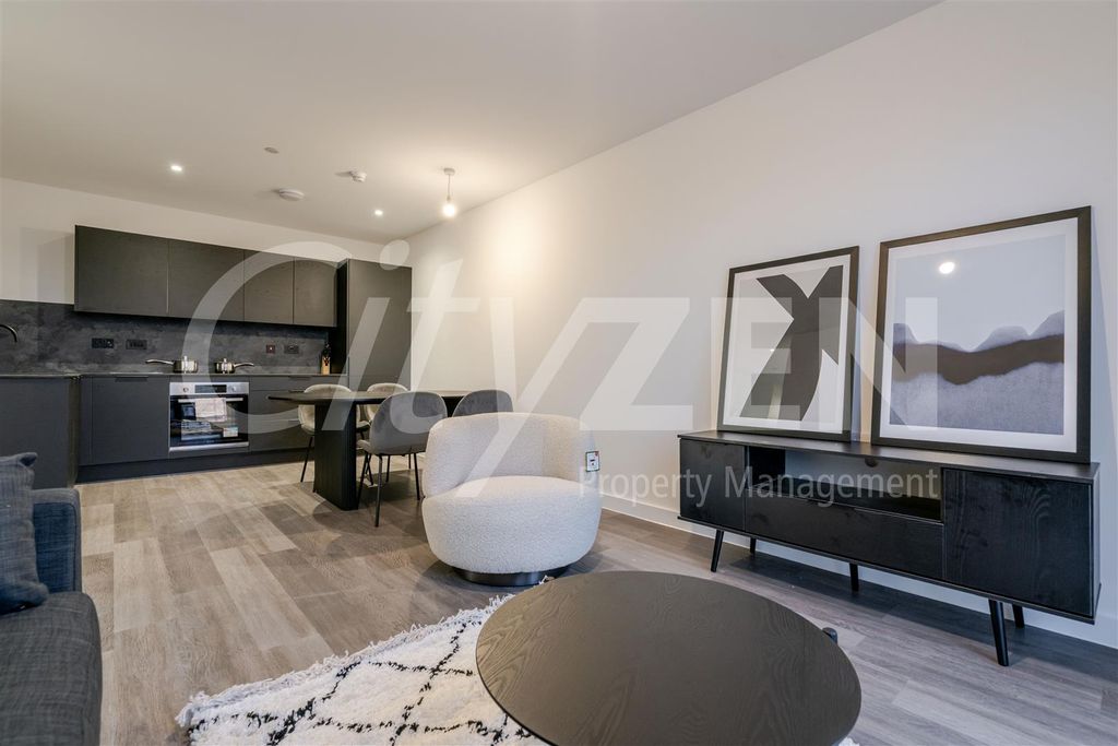 Property photo 3 of 16 Reception