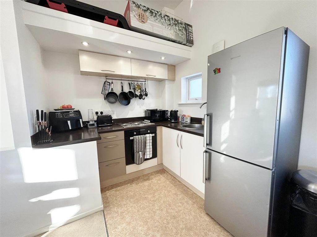 Property photo 2 of 11 Kitchen Area