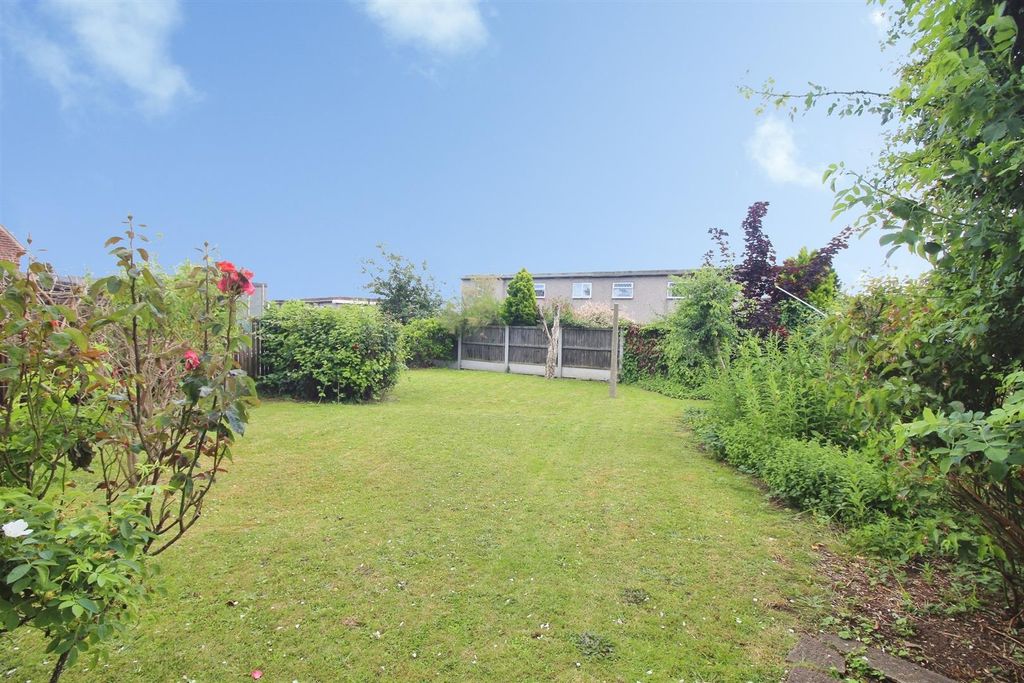 Property photo 2 of 13 Garden