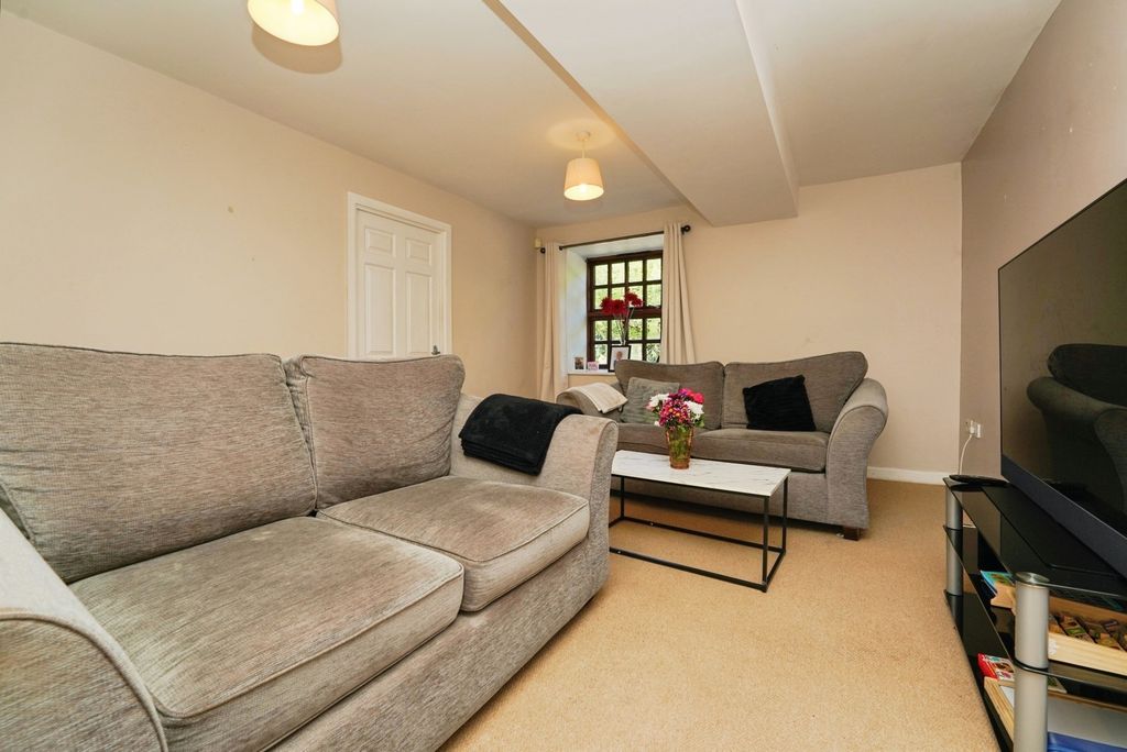 Property photo 3 of 9 Pbox-Img.Jpg