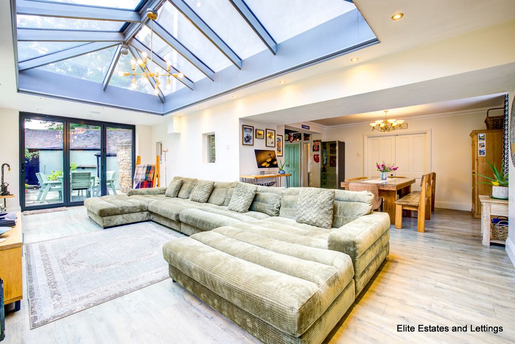 Property photo 2 of 30 02-31