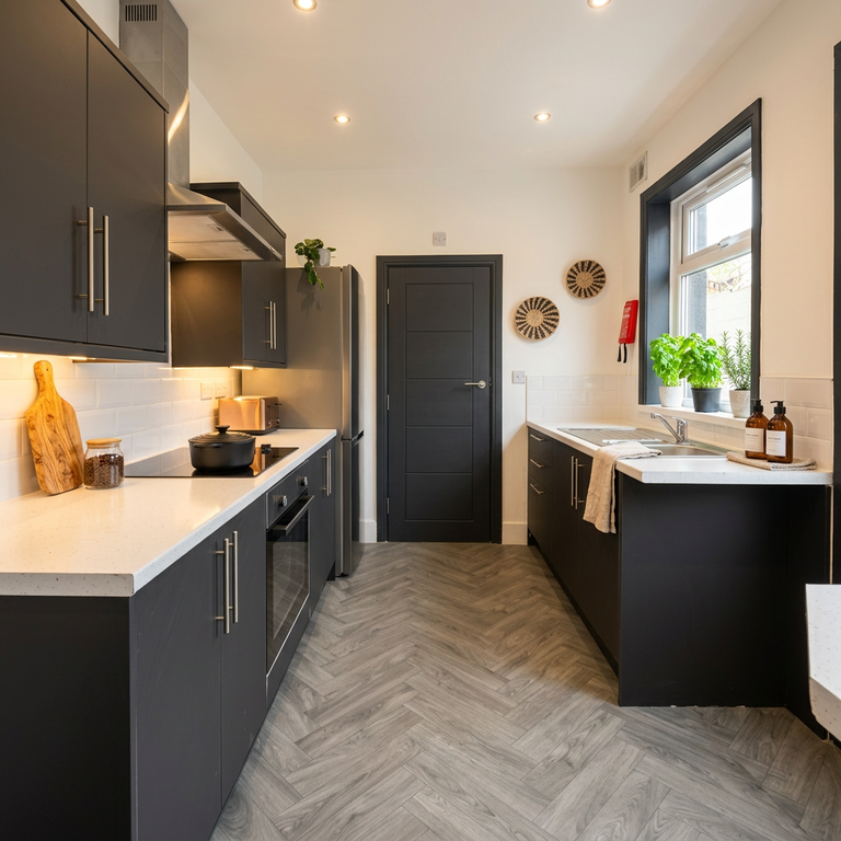 Property photo 2 of 7 Kitchen