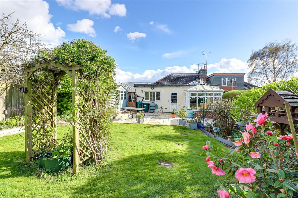 Property photo 2 of 33