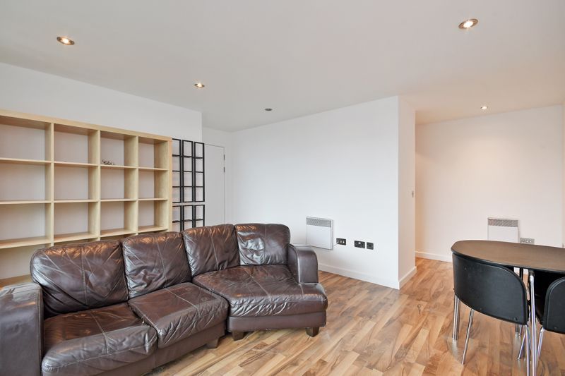 Property photo 1 of 13 Lounge