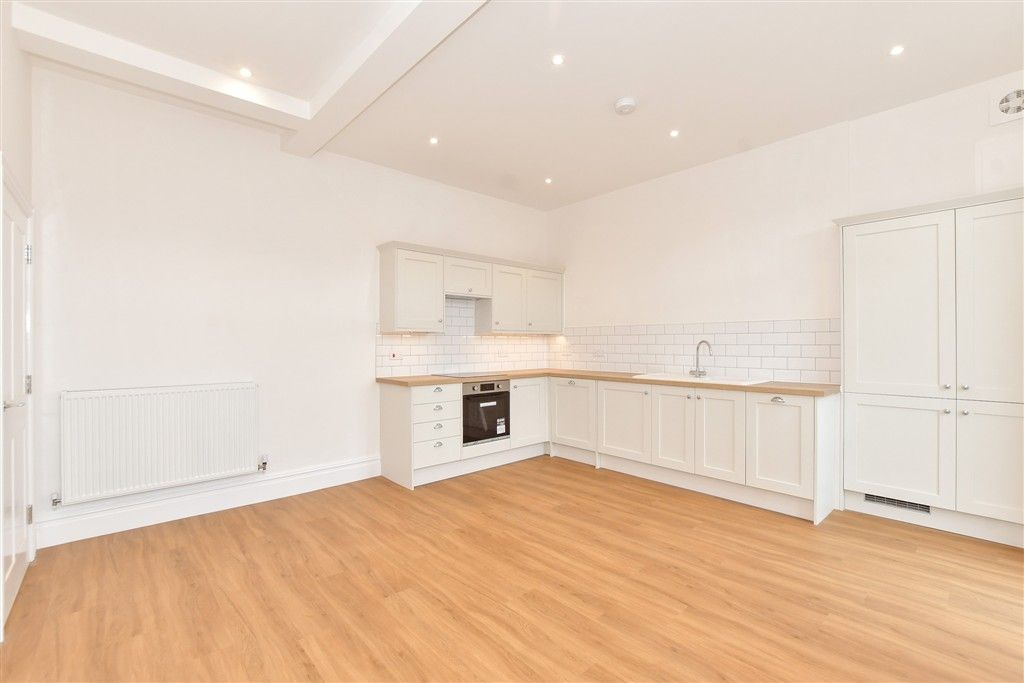 Property photo 3 of 7 Lounge/Kitchen