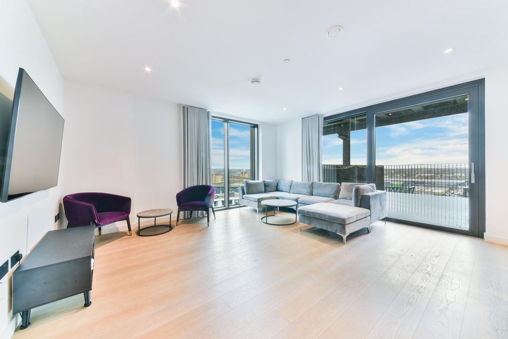 Property photo 2 of 22