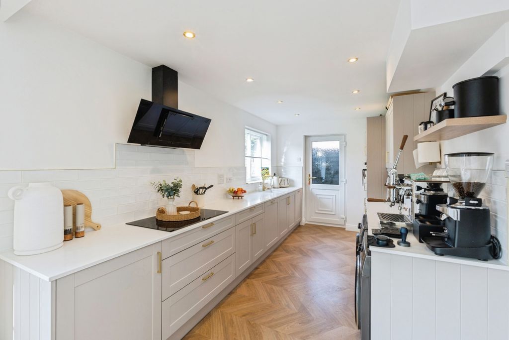 Property photo 3 of 15 Breakfast Kitchen