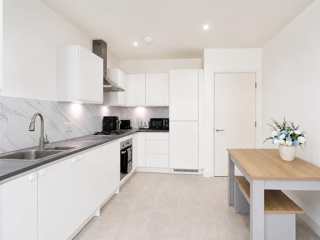 Property photo 3 of 11 Kitchen/Diner