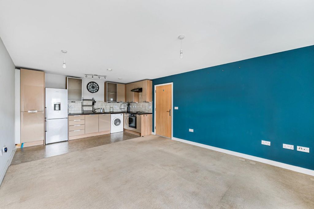 Property photo 1 of 13 67 Langtry Court-6.Jpg