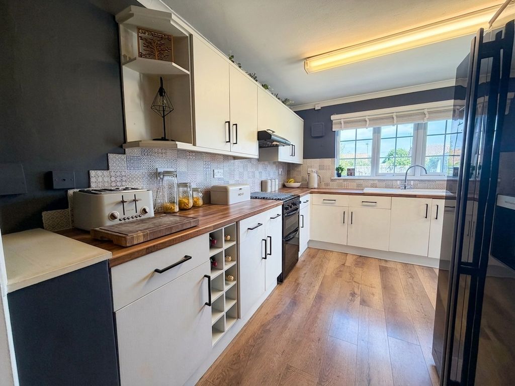 Property photo 2 of 13 Kitchen