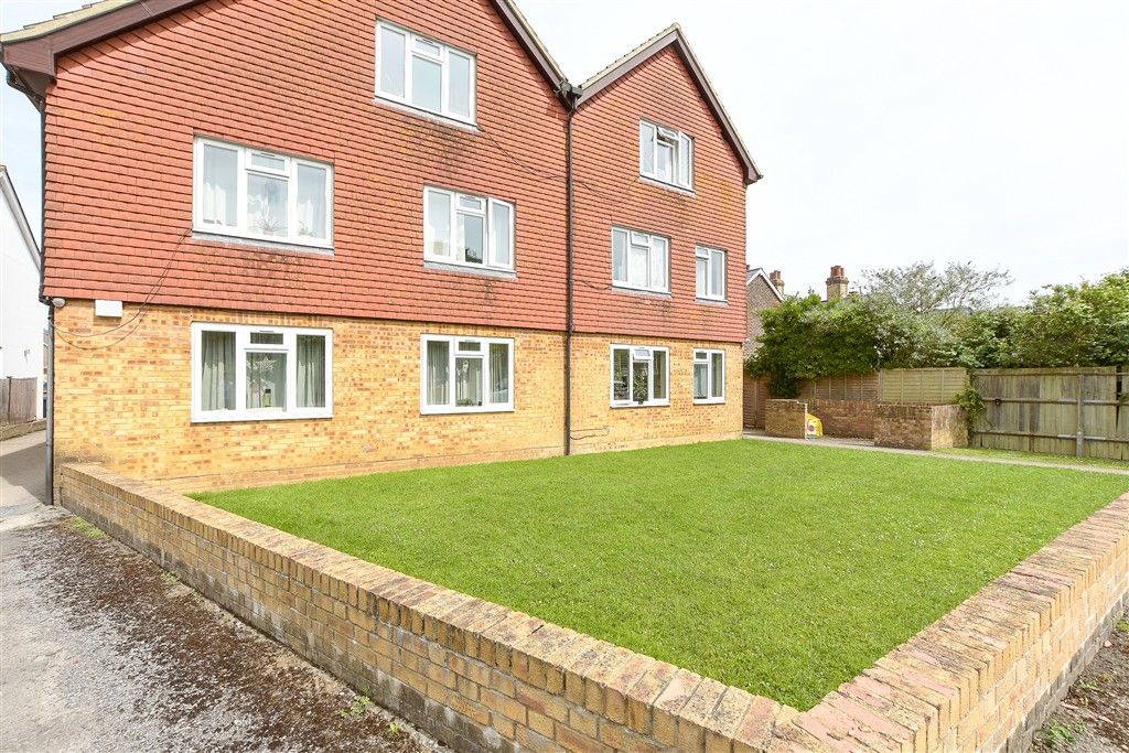Property photo 2 of 9 Communal Gardens