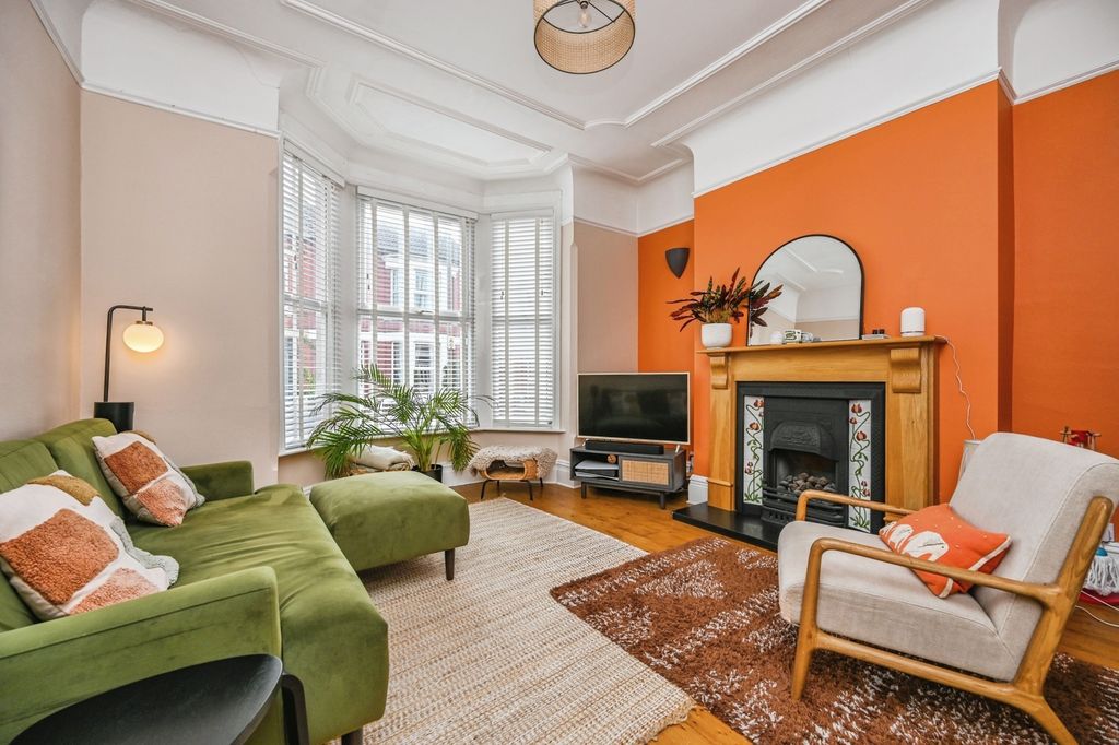 Property photo 3 of 18 Pbox-Img.Jpg