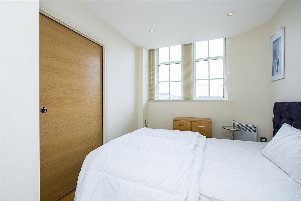 Property photo 3 of 9 Bedroom