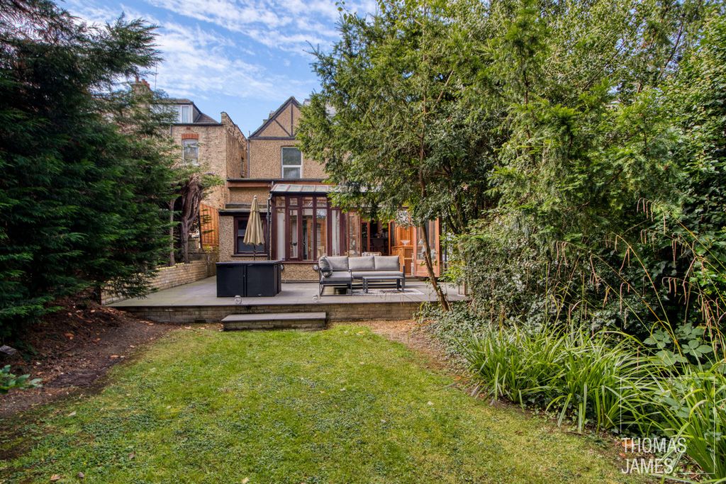 Property photo 2 of 26