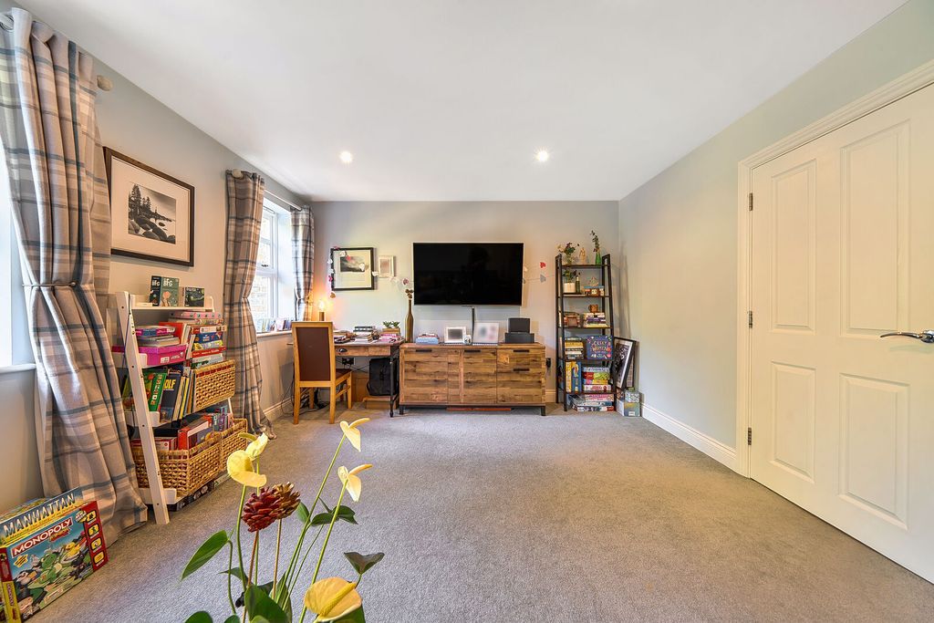 Property photo 2 of 18