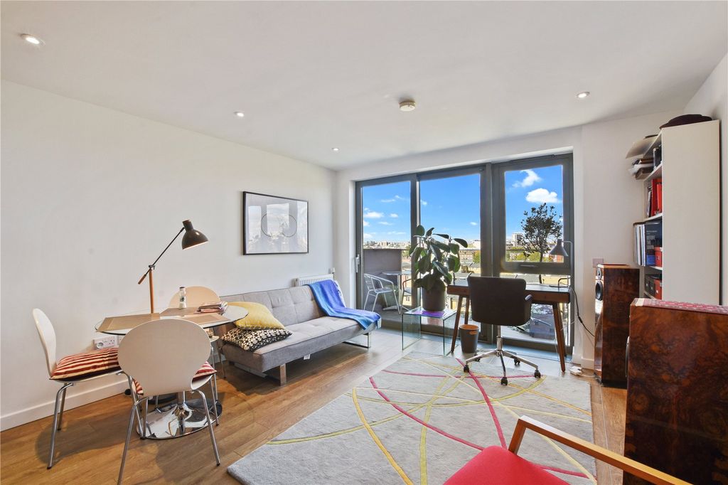 Property photo 1 of 5 Living Room