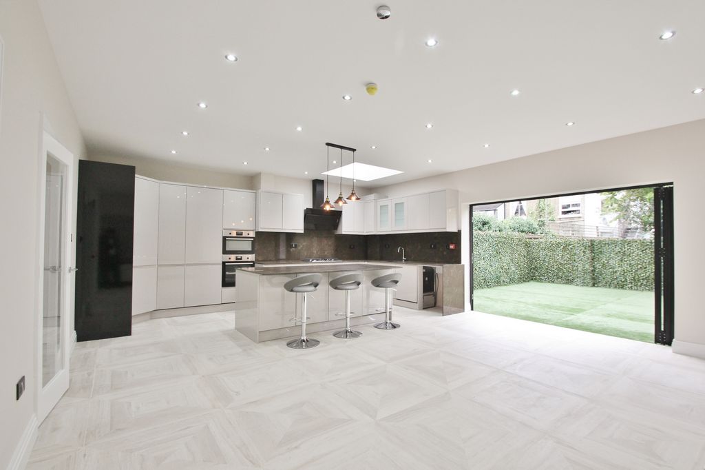 Property photo 1 of 40 Photo 34