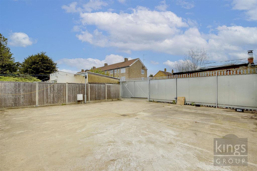 Property photo 3 of 23