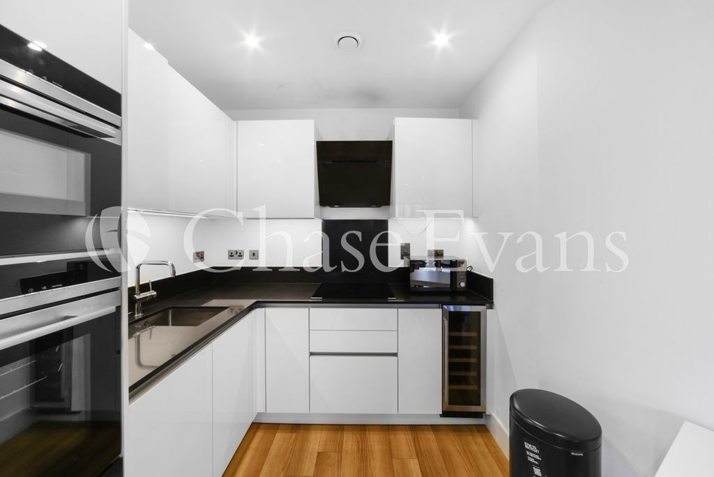 Property photo 2 of 9 Kitchen