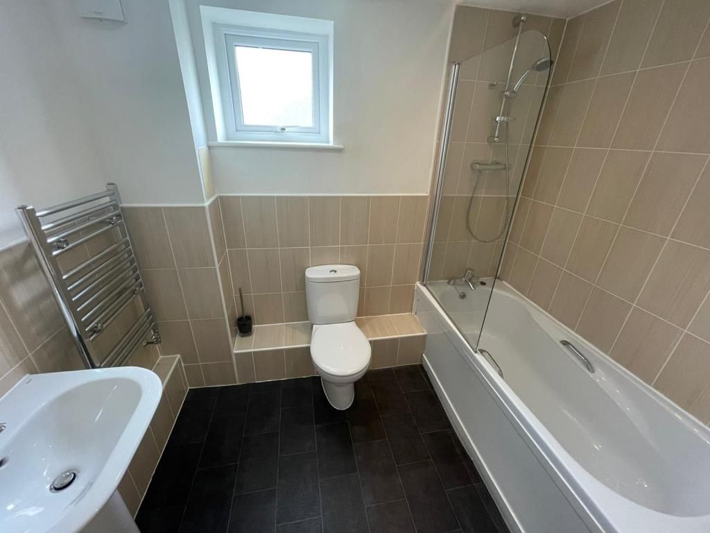 Property photo 2 of 7 Bathroom