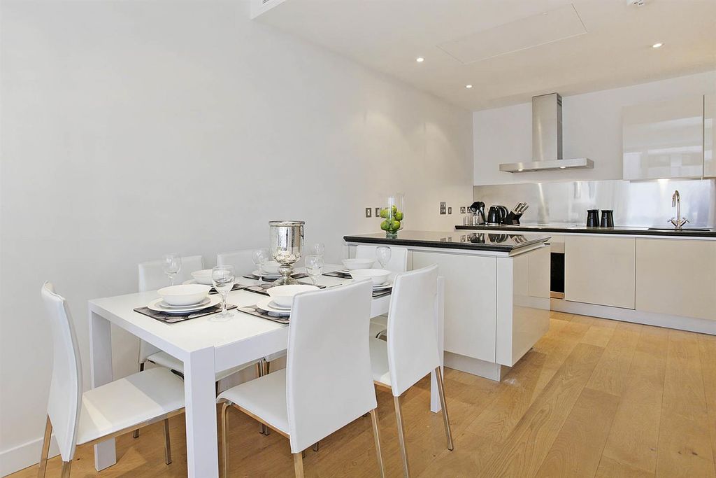 Property photo 1 of 10 Kitchen