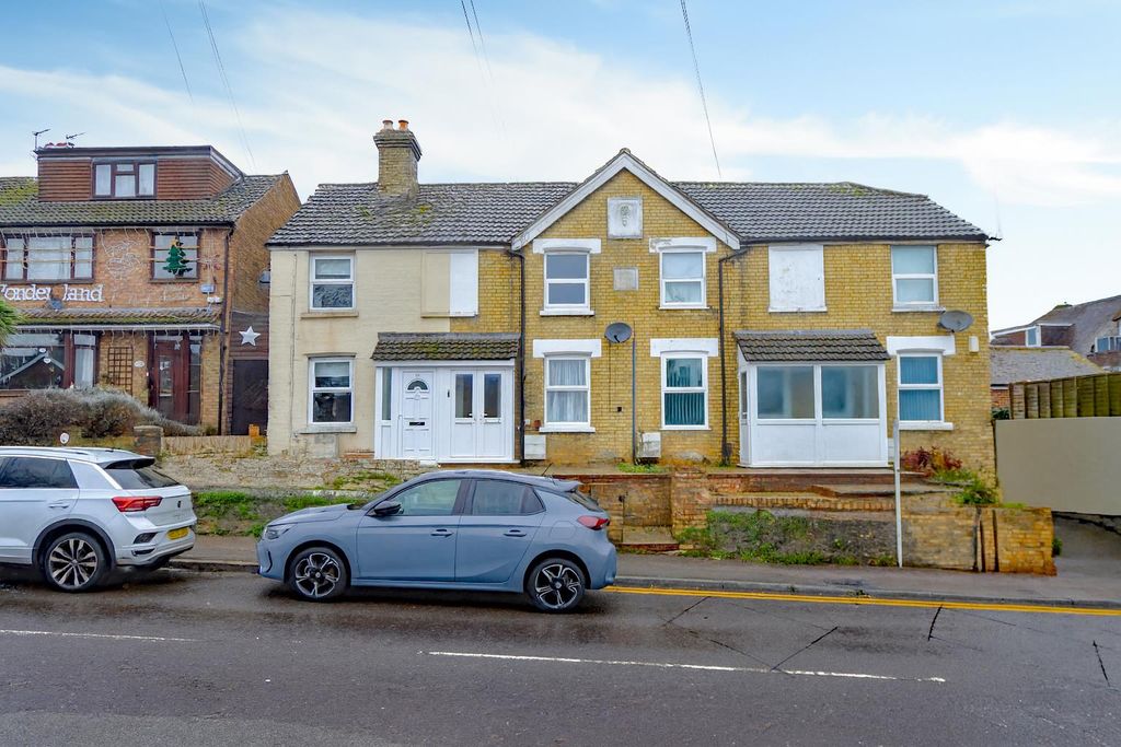 Property photo 1 of 12 New Road, Ditton5.Jpg